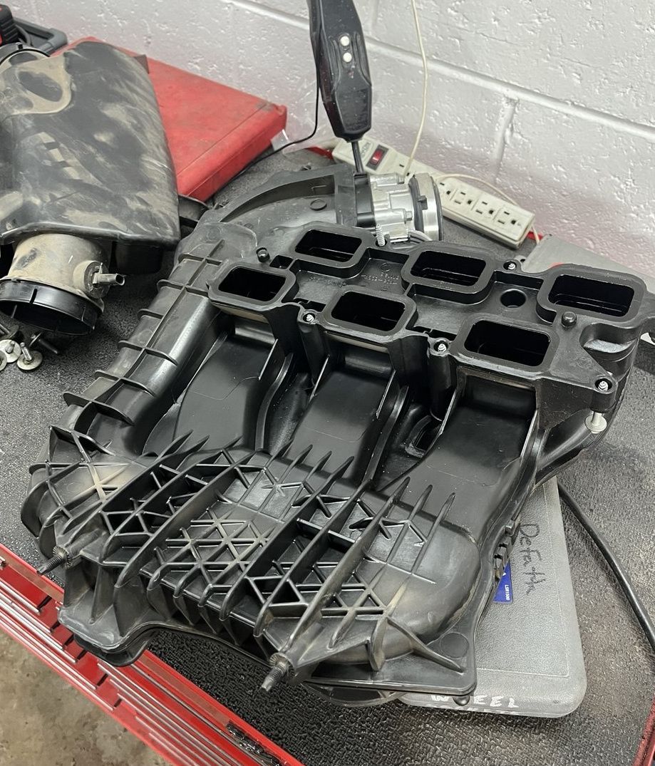 Removed intake manifold from a Jeep Cherokee 3.2L