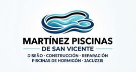 Logotipo de Martínez Piscinas de San Vicente, con un gráfico azul de una piscina y texto sobre diseño, construcción y reparación de piscinas