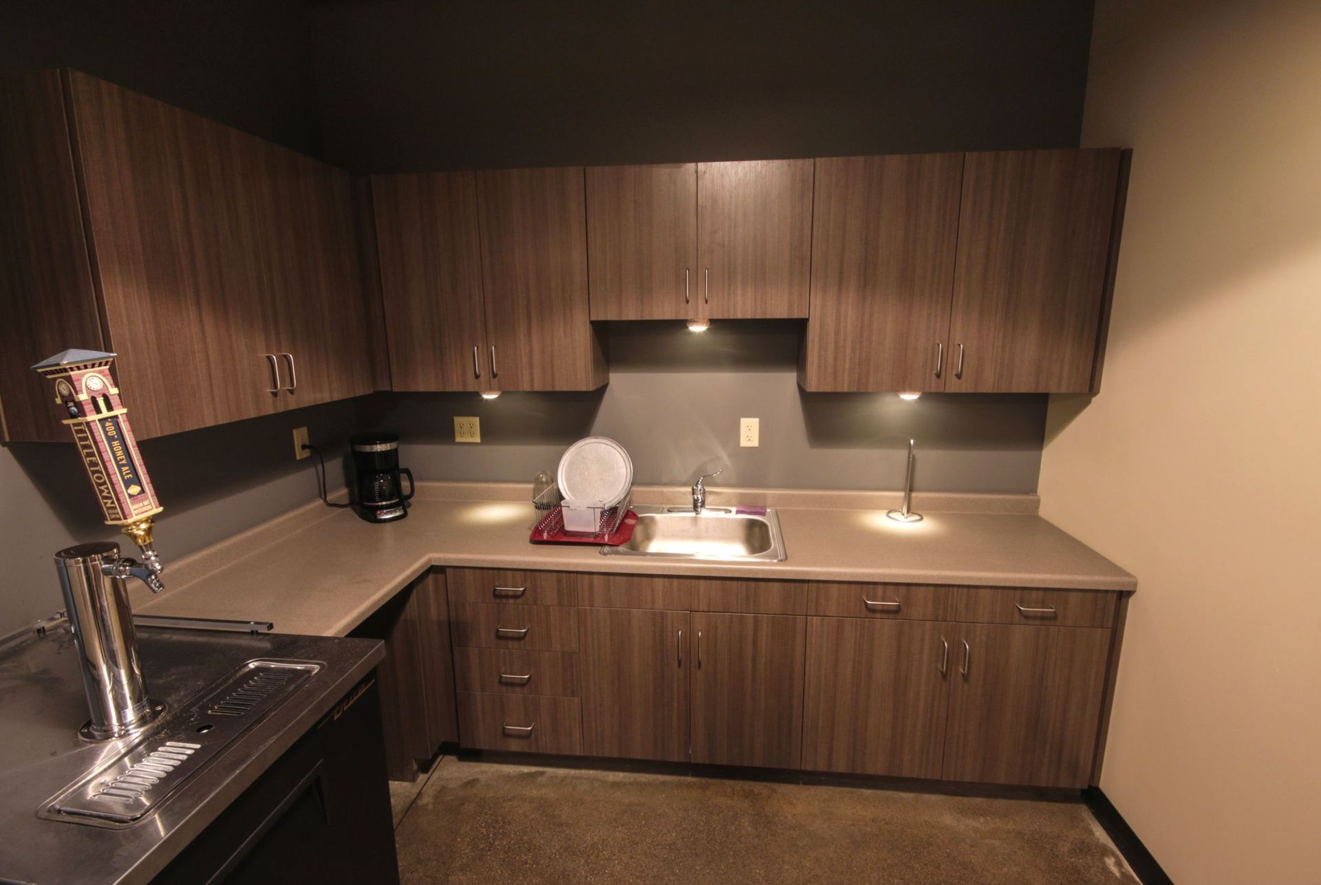 green bay custom cabinets for commercial break rooms