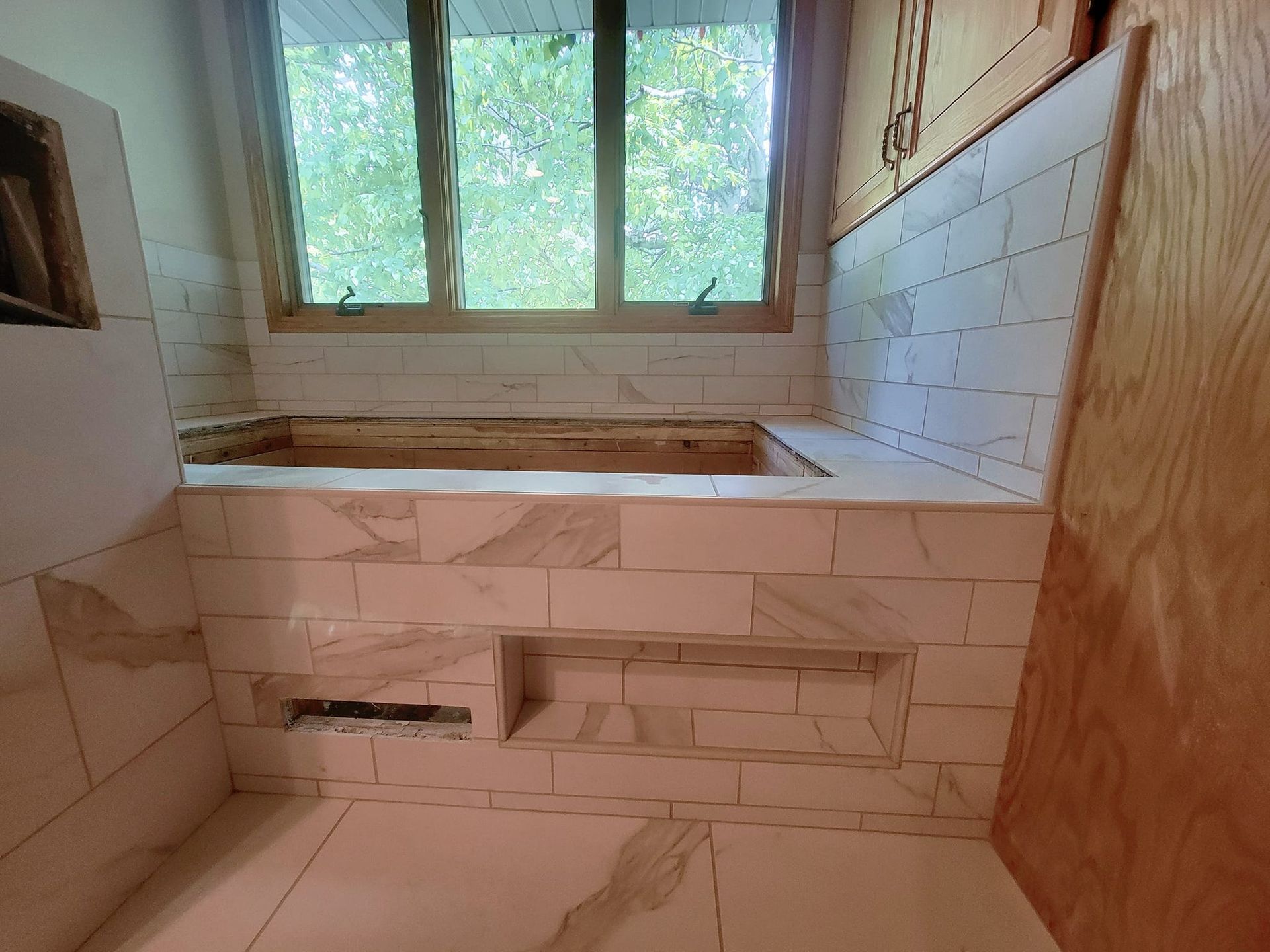 Tile Bathroom and bathtub
