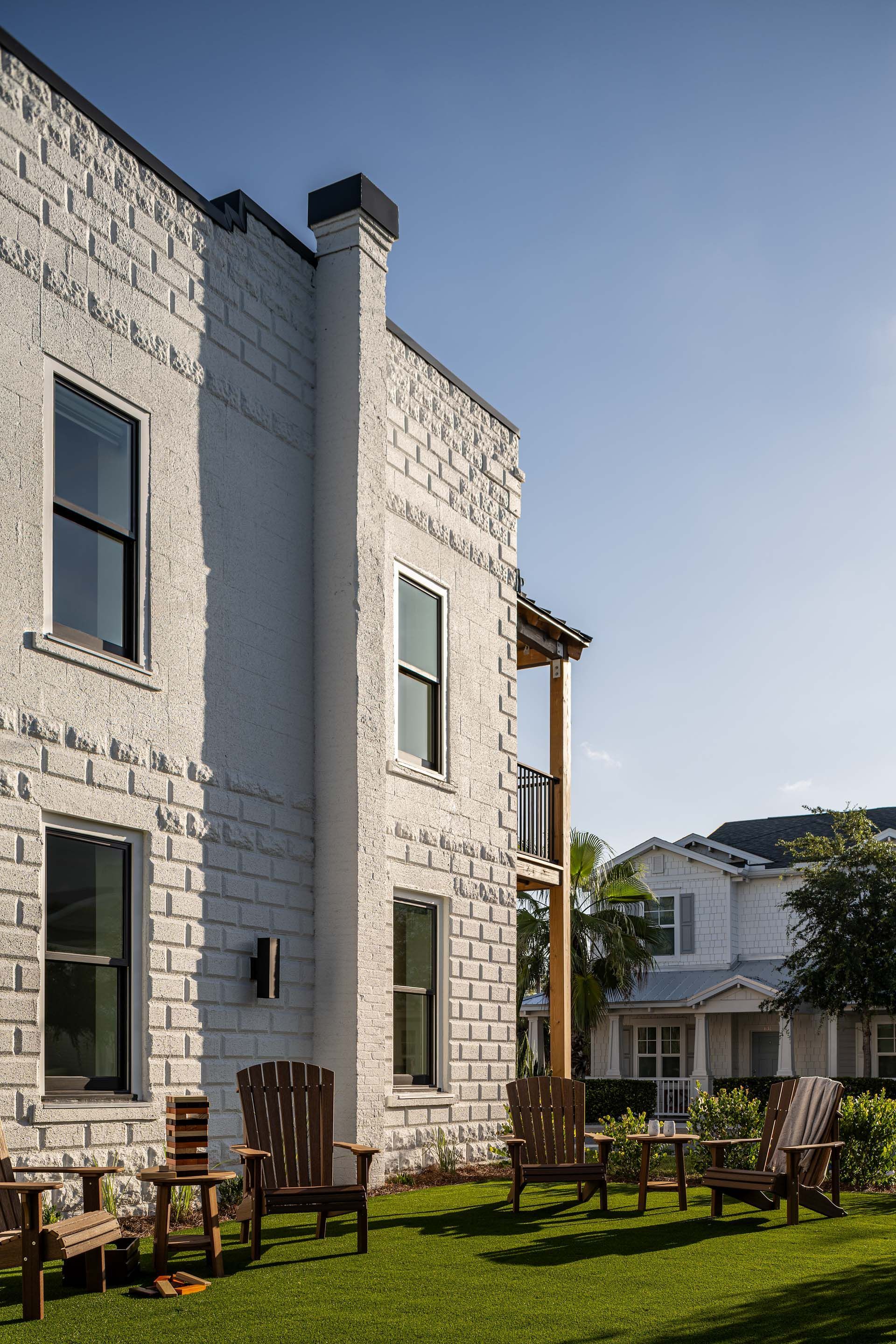 Side courtyard green space