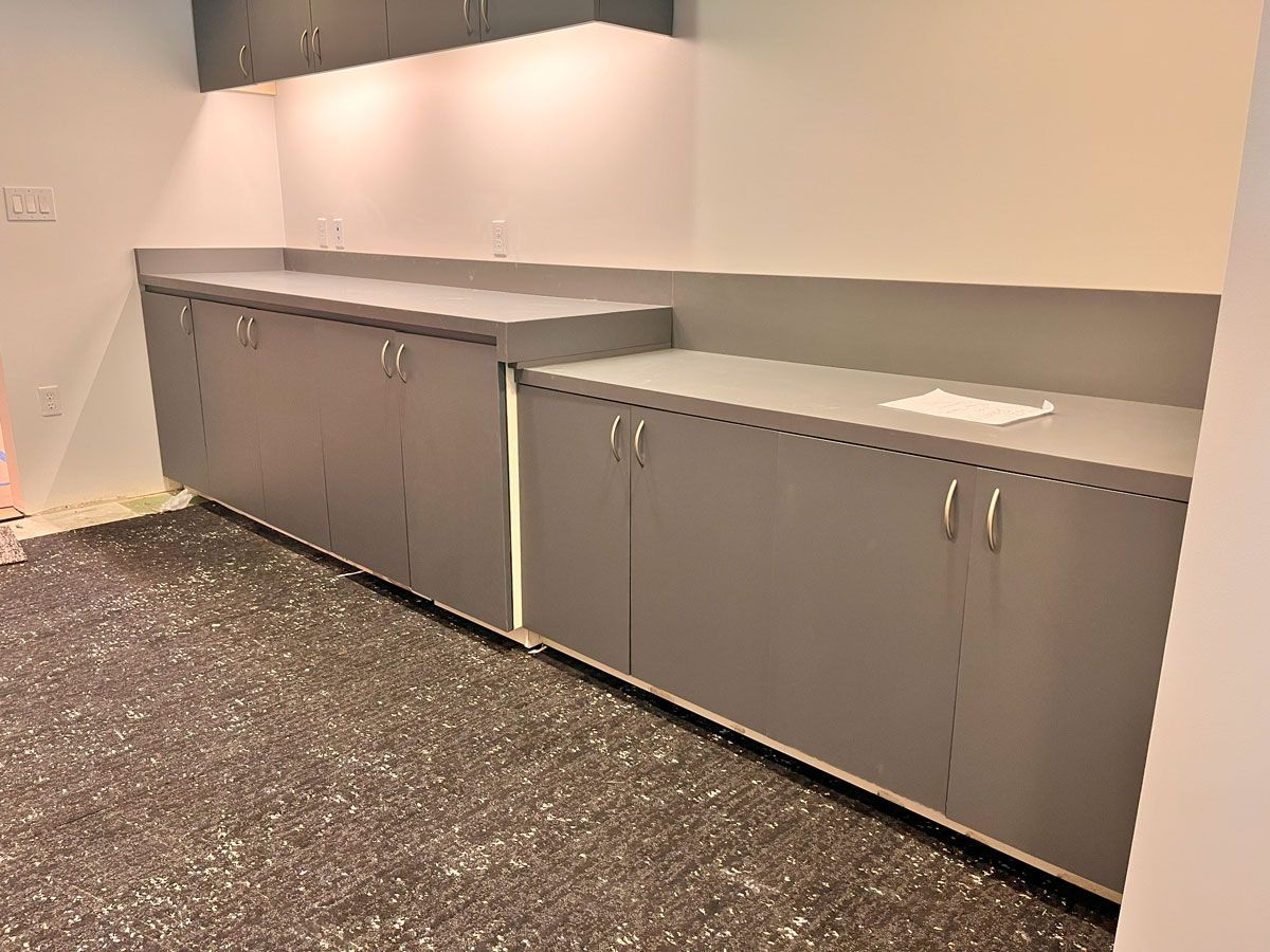 A kitchen with a lot of cabinets and counter tops.