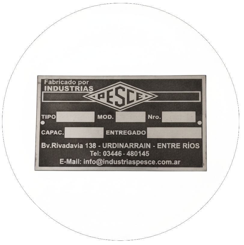 Etiqueta negra para equipos industriales con el logotipo “Esce” e información de contacto en español.