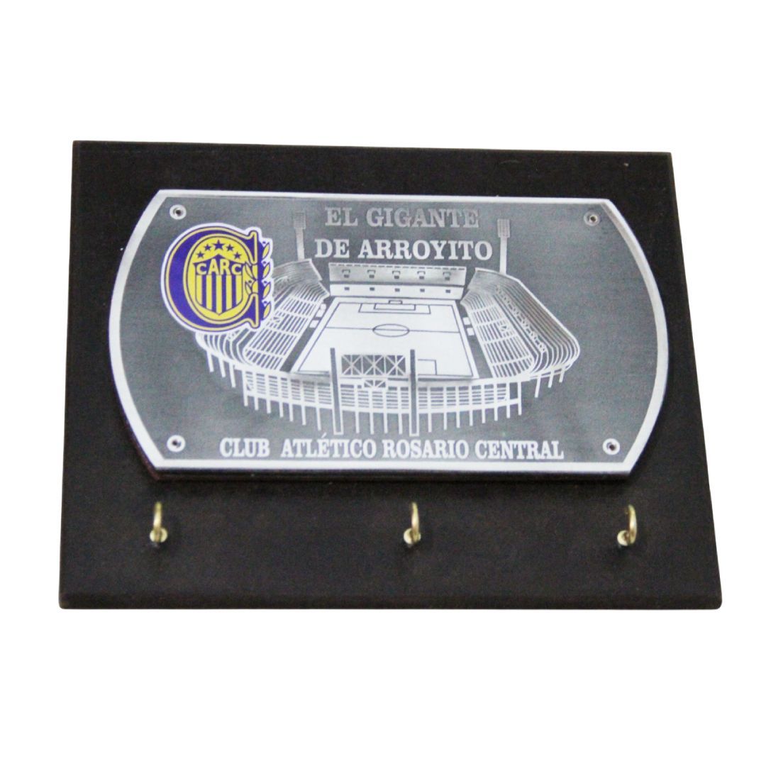 Plaque with Club Atlético Rosario Central emblem and “El Gigante de Arroyito” on a black key holder with hooks