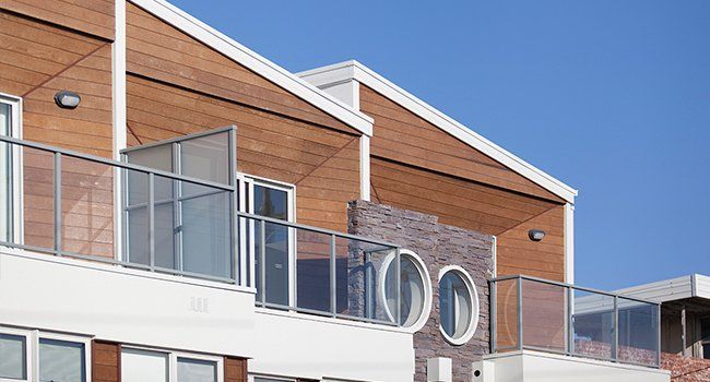 A building with a balcony and a sign that says 00 on it.