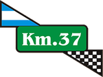 Un cartel verde con el número 37 y una bandera a cuadros.