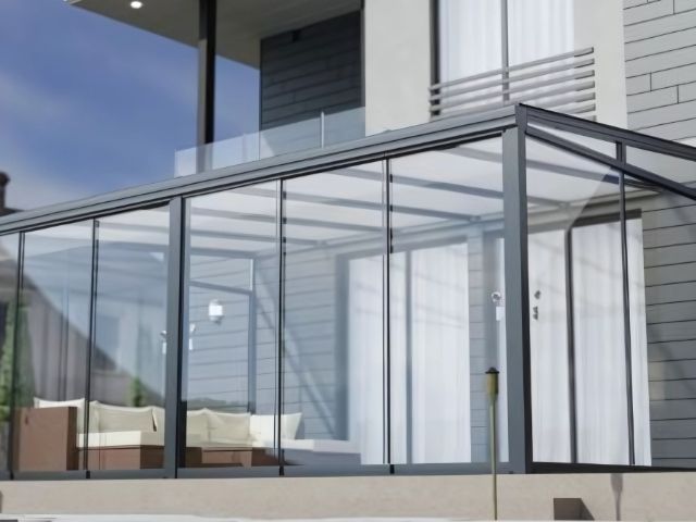 A modern house with a glass roof and a balcony.