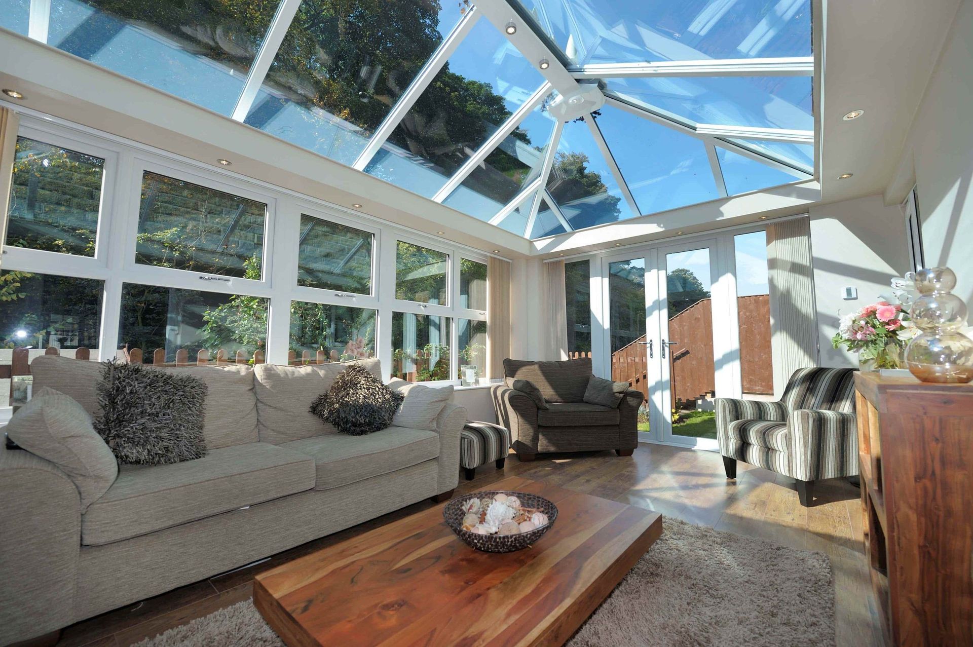 Lantern roof garden room
