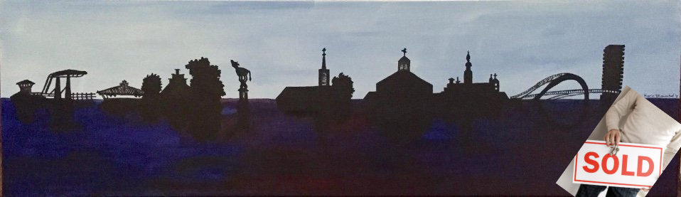 Silhouet van een stadsgezicht in de schemering met koepeldaken en een reuzenrad tegen een bleke hemel.
