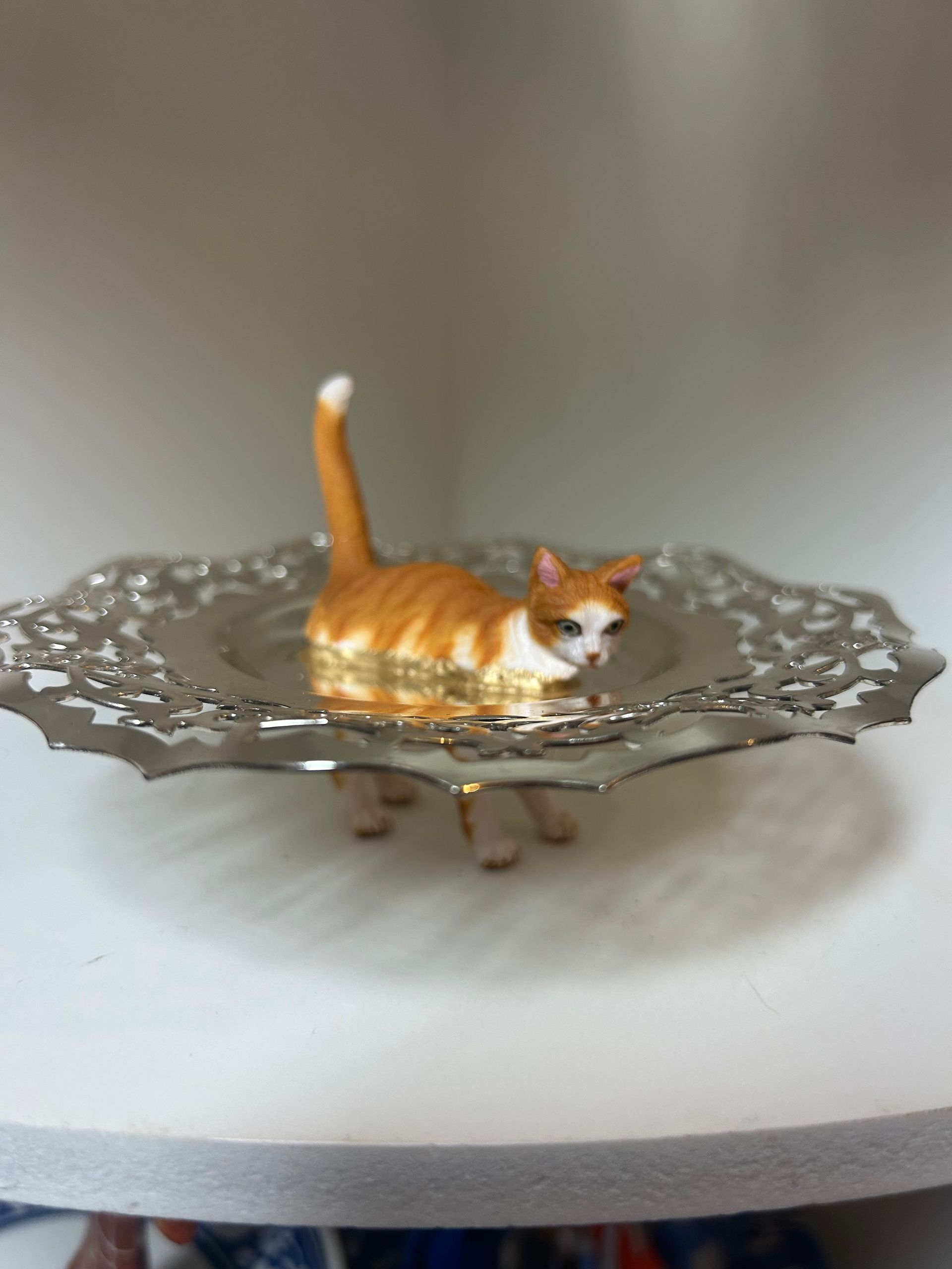 Red and White Cat - Silver-Coloured Openwork Dish, 13.5 cm Diameter