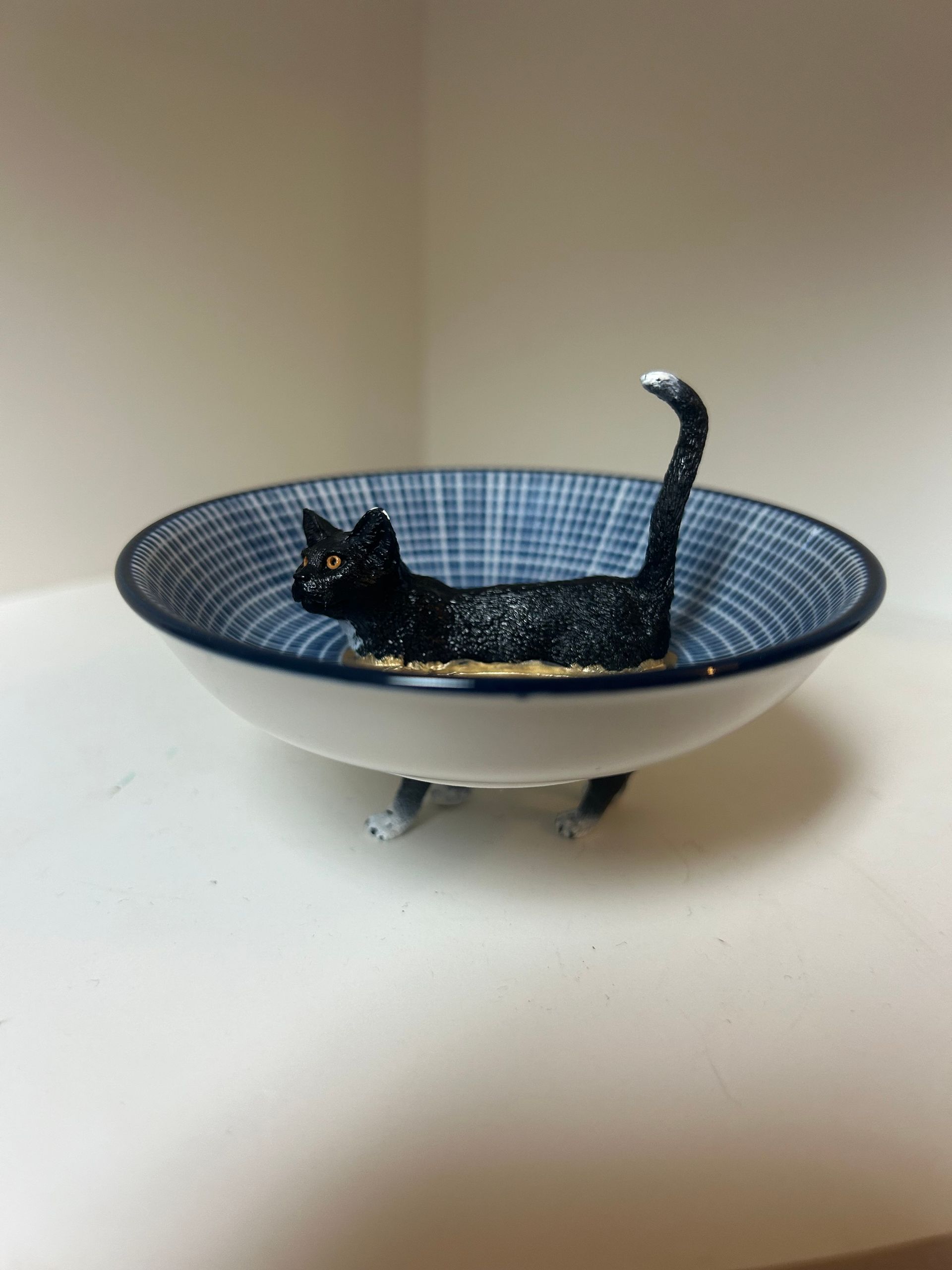 Black Cat – Blue Dish 9.5 cm