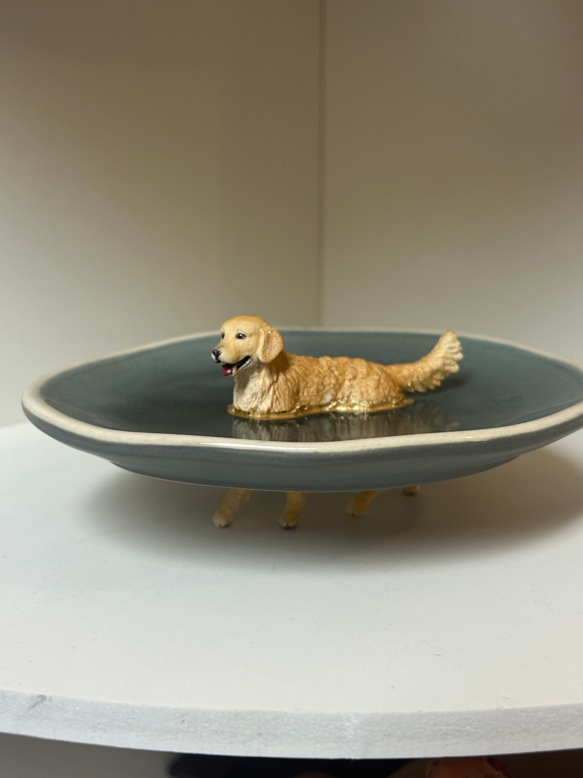 Golden retriever - gray oval-shaped dish (12.5x15 cm)