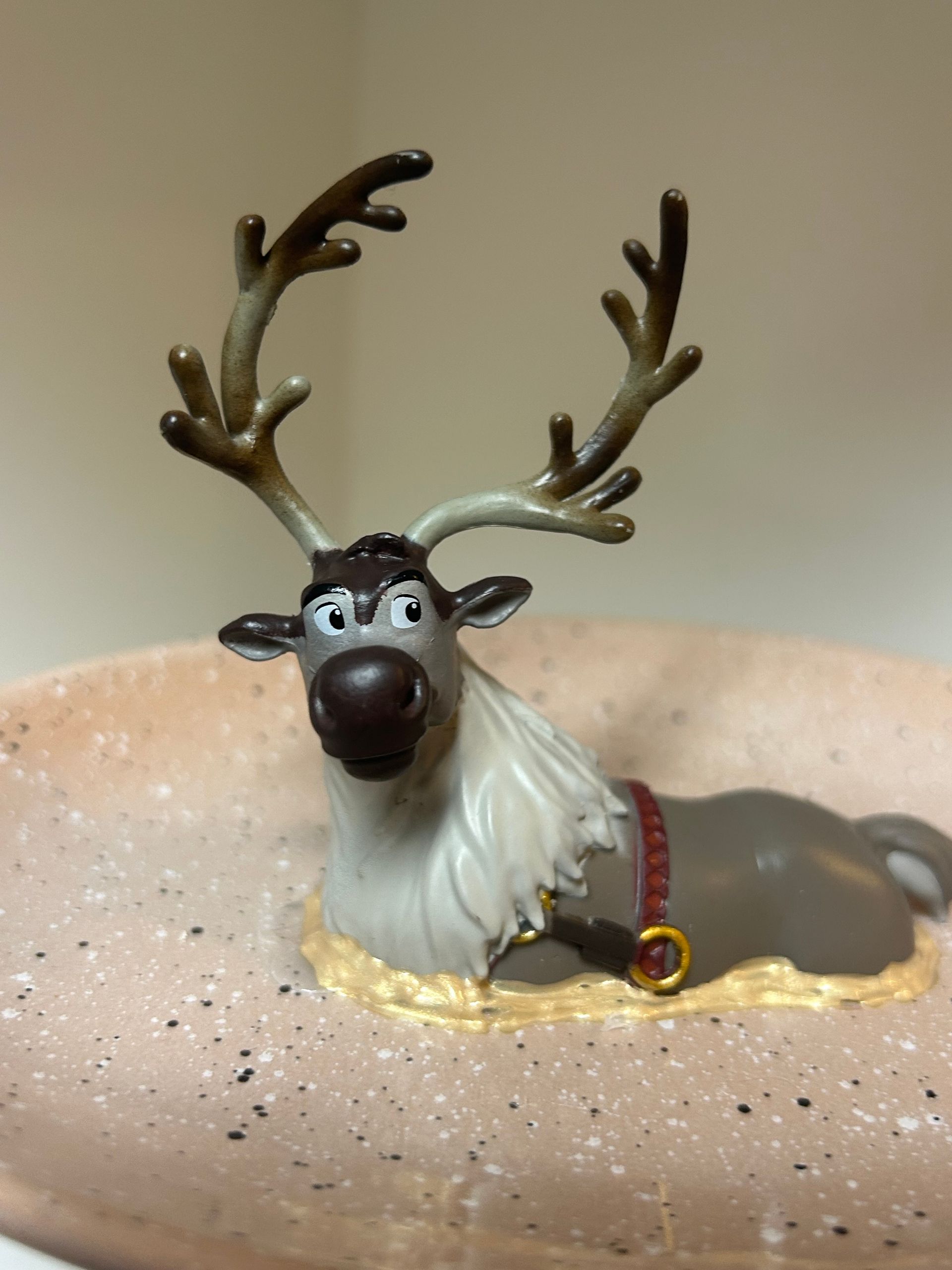 Sven reindeer from Frozen - egg-shaped speckled dish