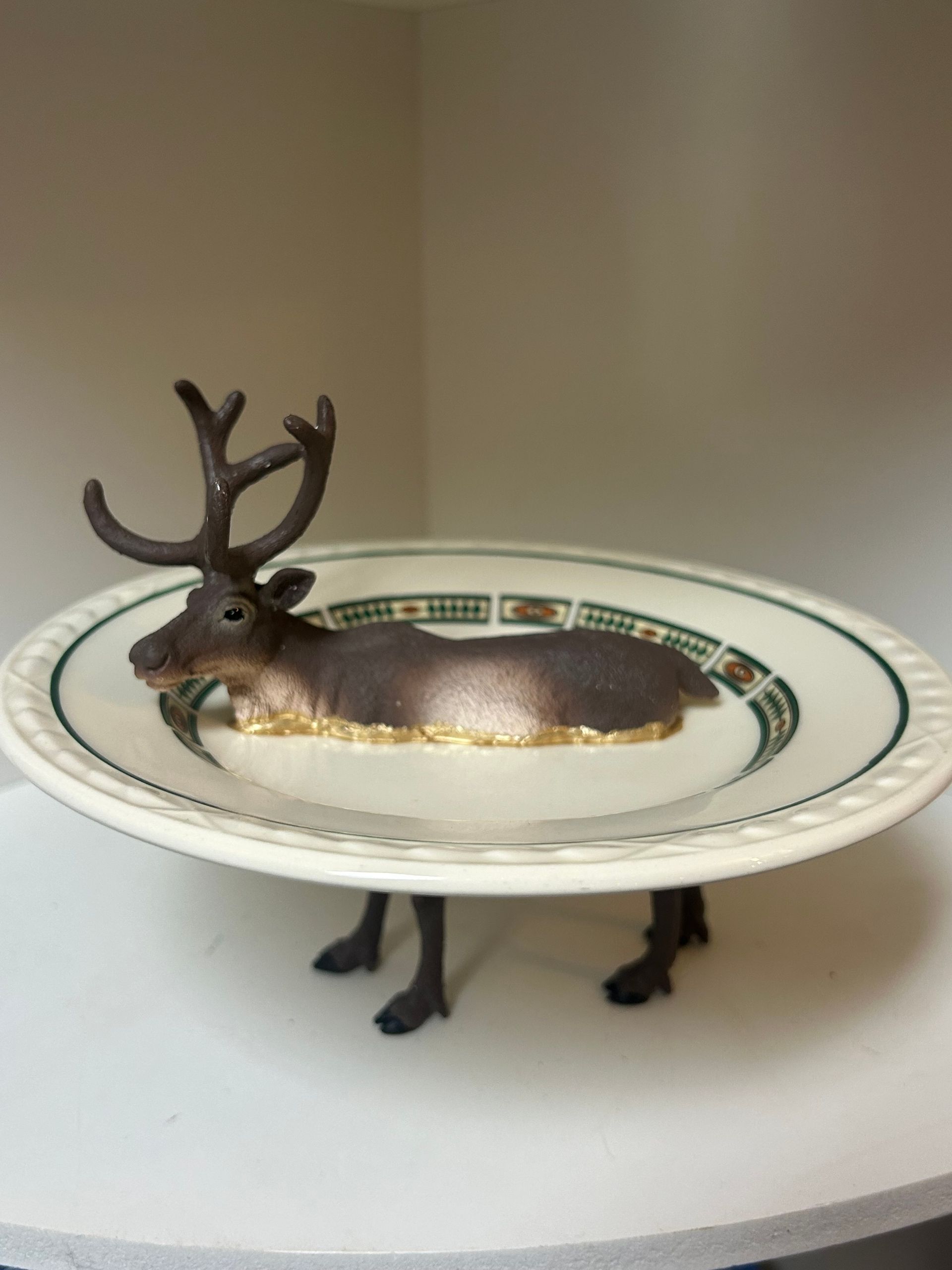 Reindeer - classic Christmas plate with green illustration (15 cm diameter)
