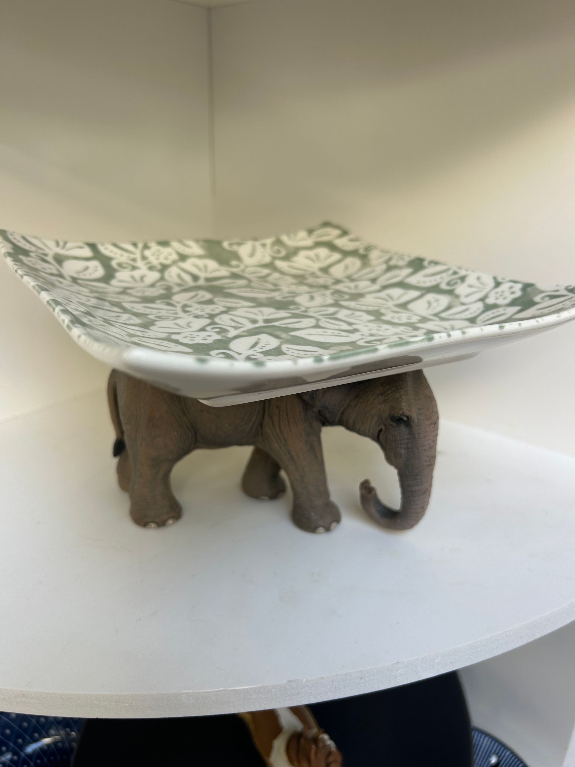 olifant orejas pequeñas - cuenco cuadrado verde claro con motivo de flores blancas de 16 x 16 cm