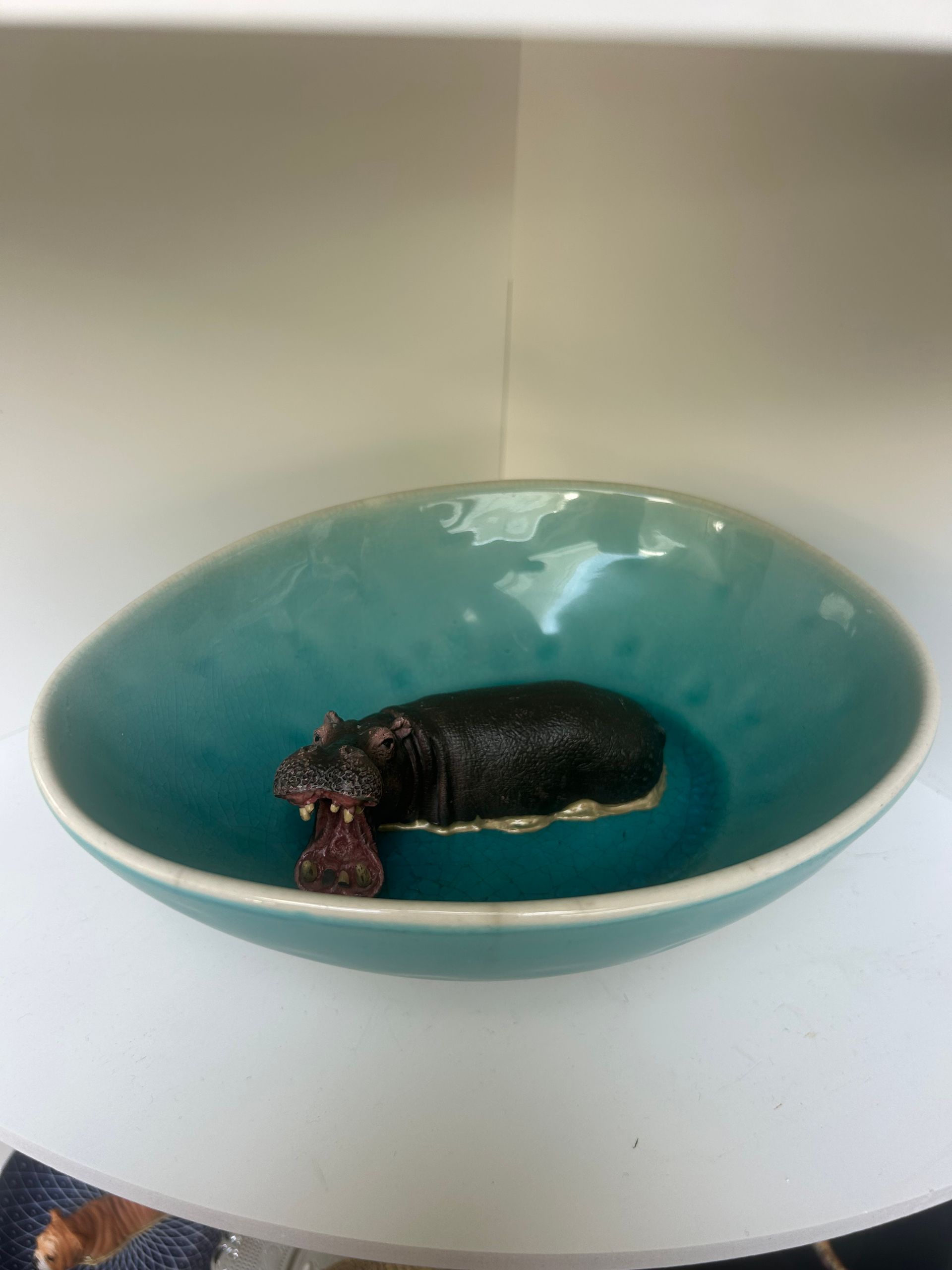Nilpferd – schwere aquablaue ovale Schale 16x20 cm