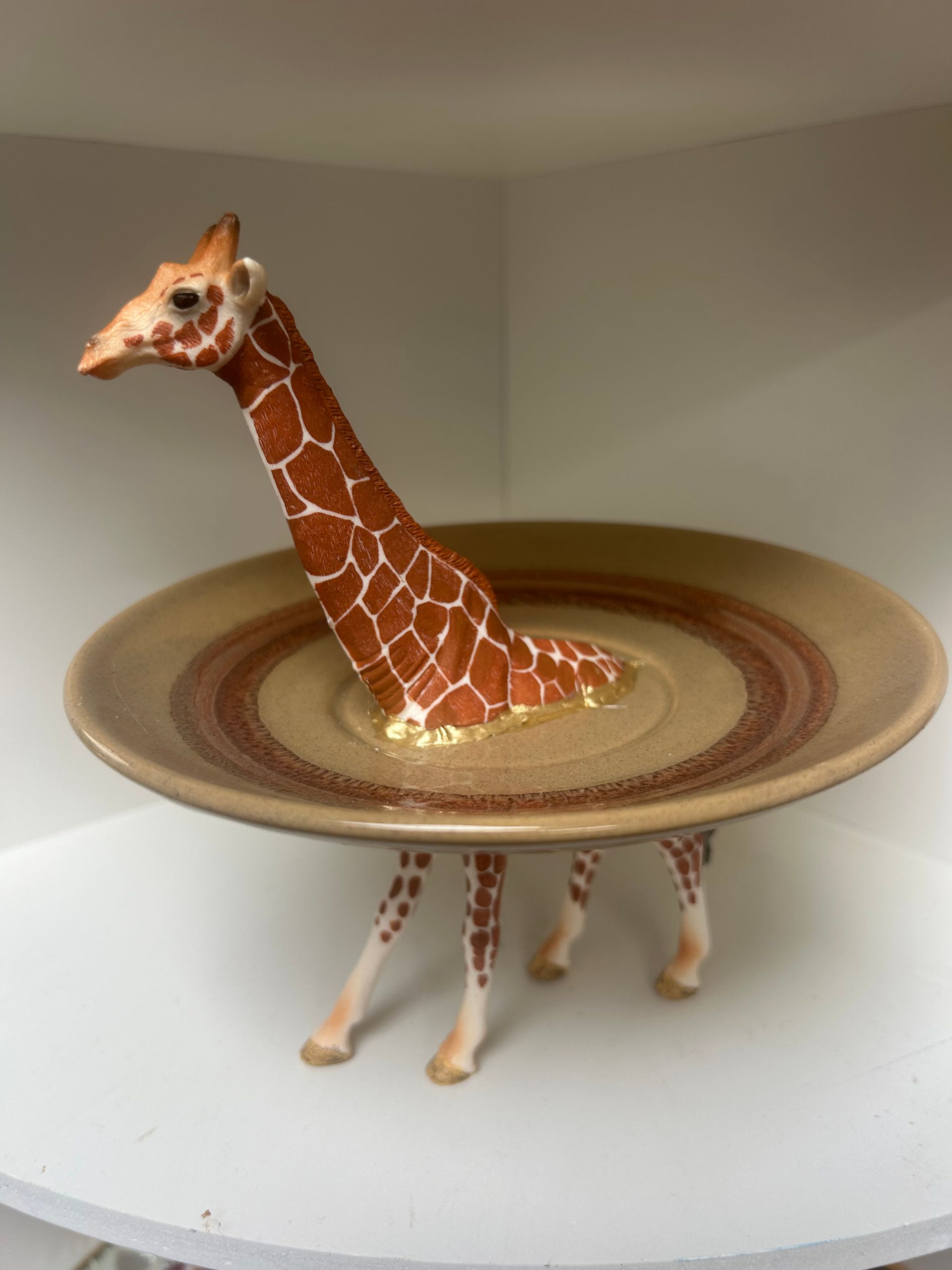 Giraf 18 cm – retro bruin schaaltje met een diameter van 15 cm