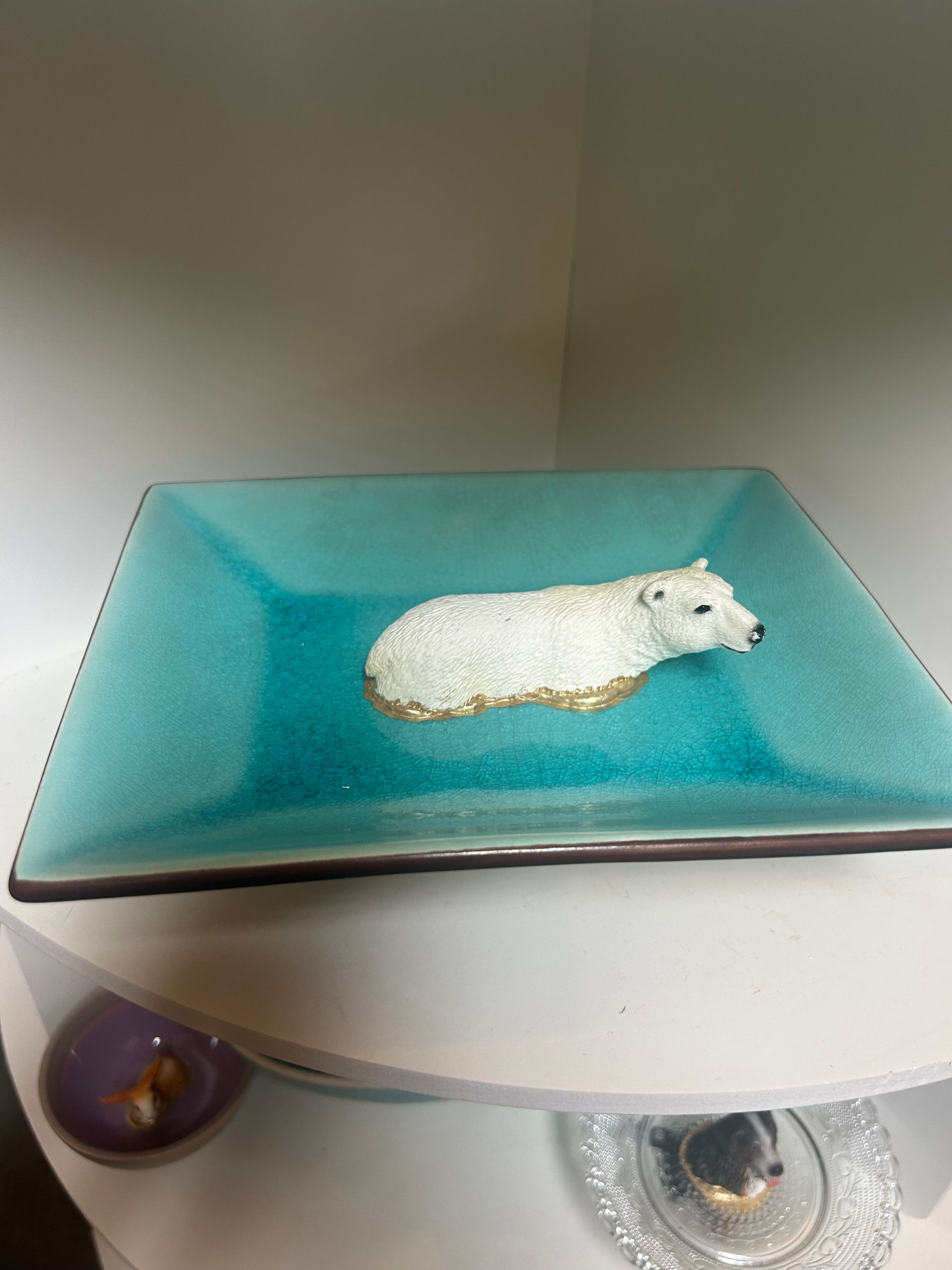 Eisbär – schwere aquablaue Schale, 17 × 21 cm