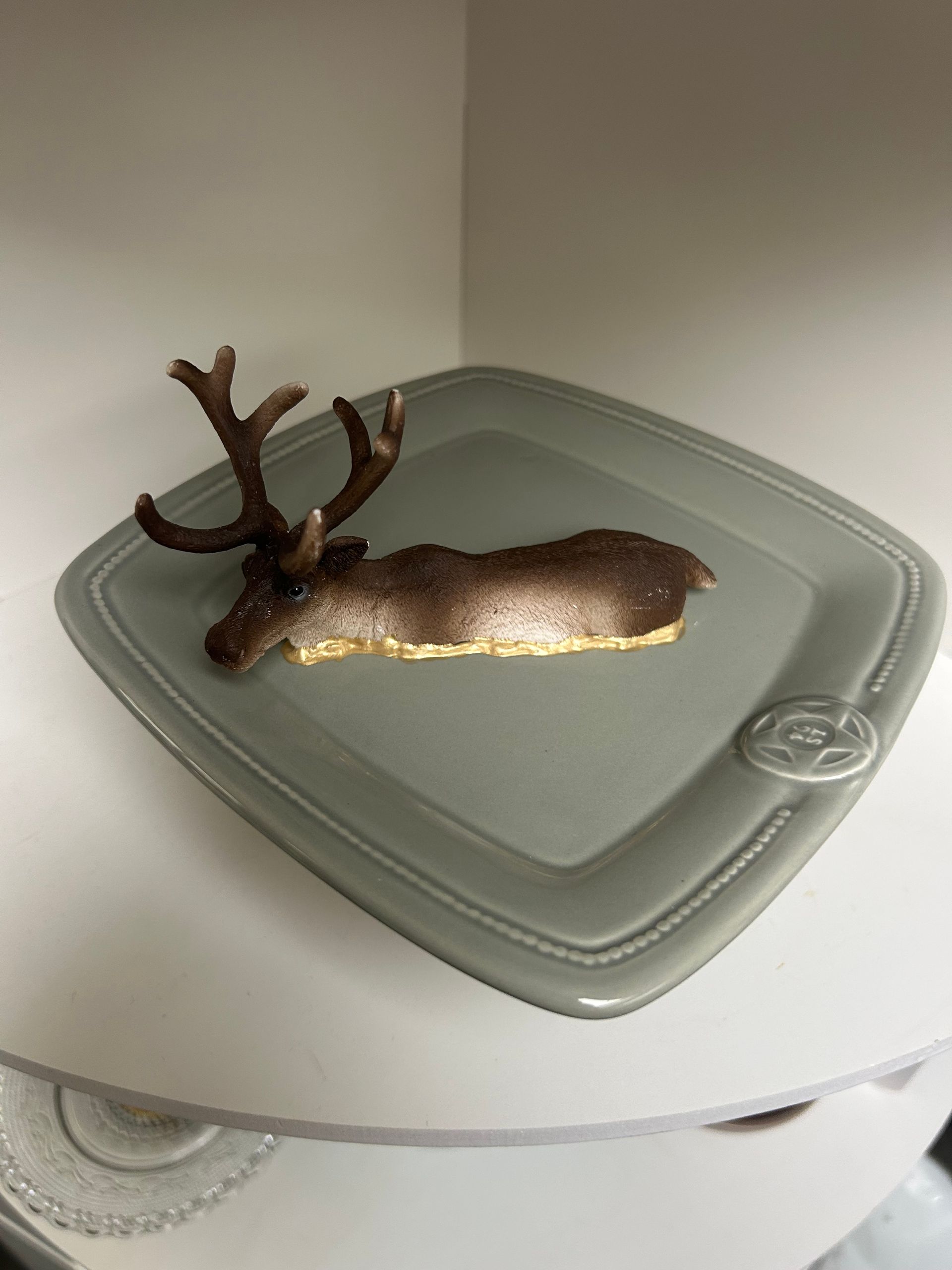 Reindeer – square grey/green dish 16x16 cm
