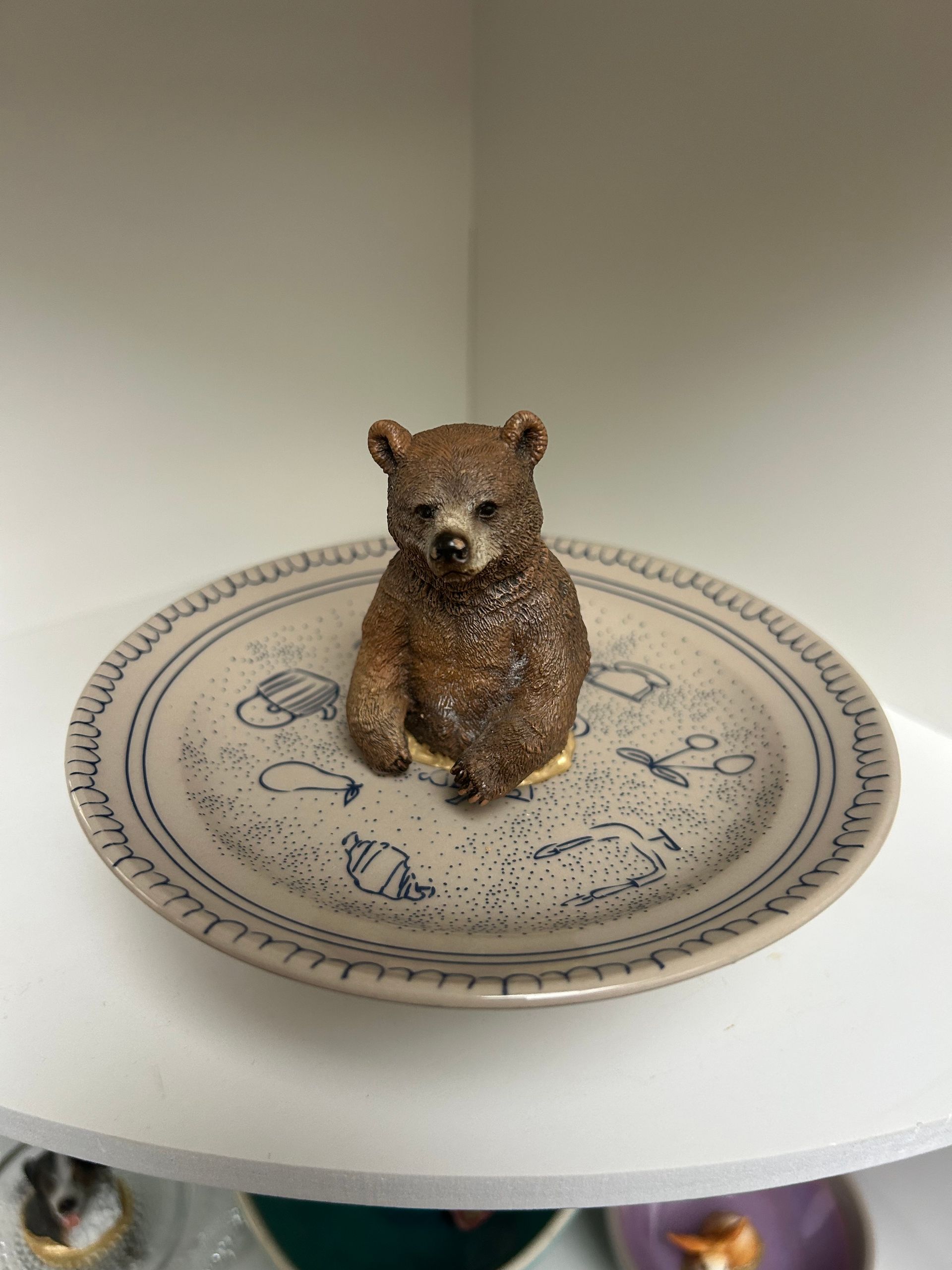 Beer standing 12 cm - brown dish with blue food print 15 cm