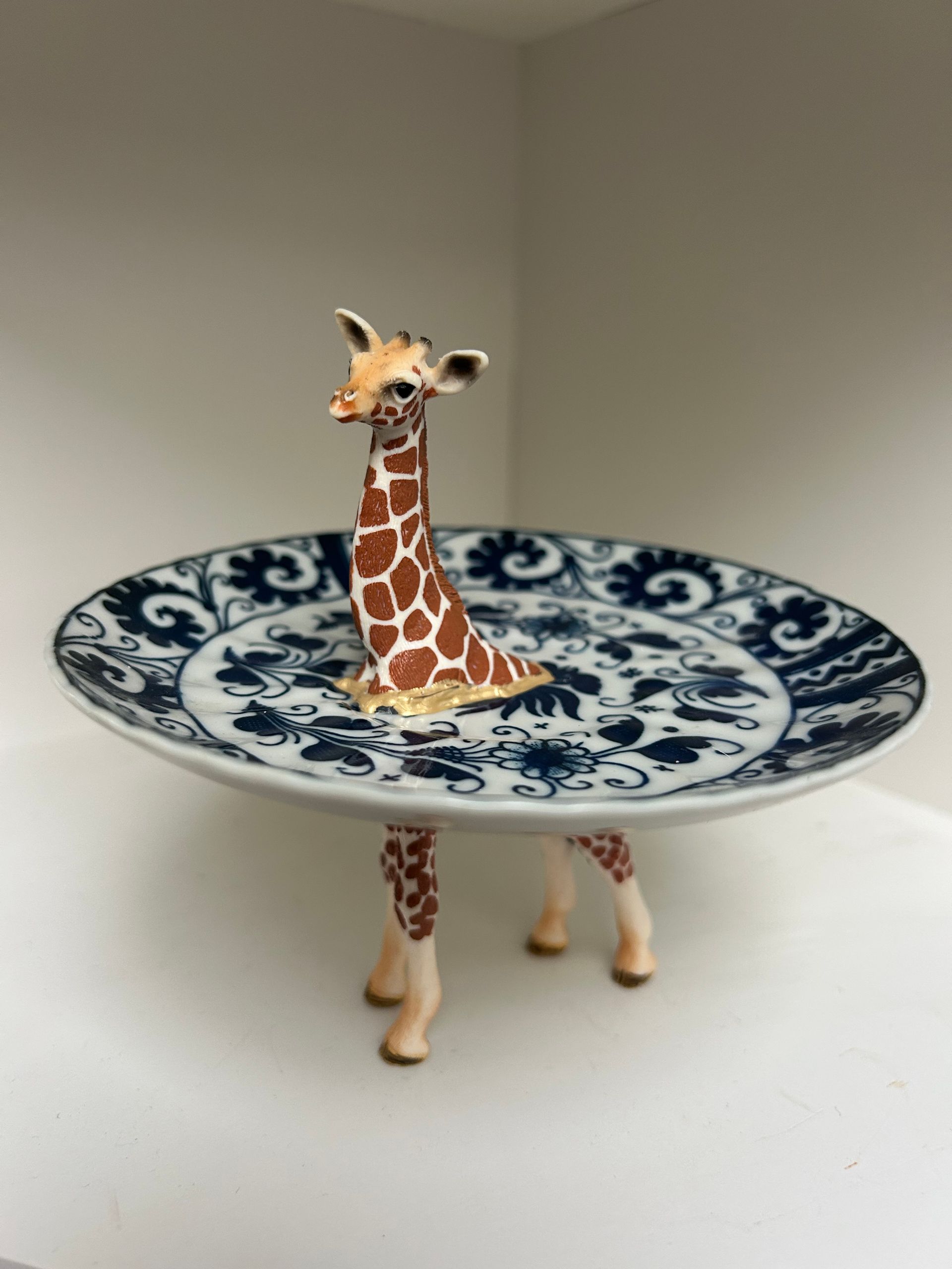 baby giraffe - classic blue/white bowl with floral pattern, 13 cm diameter