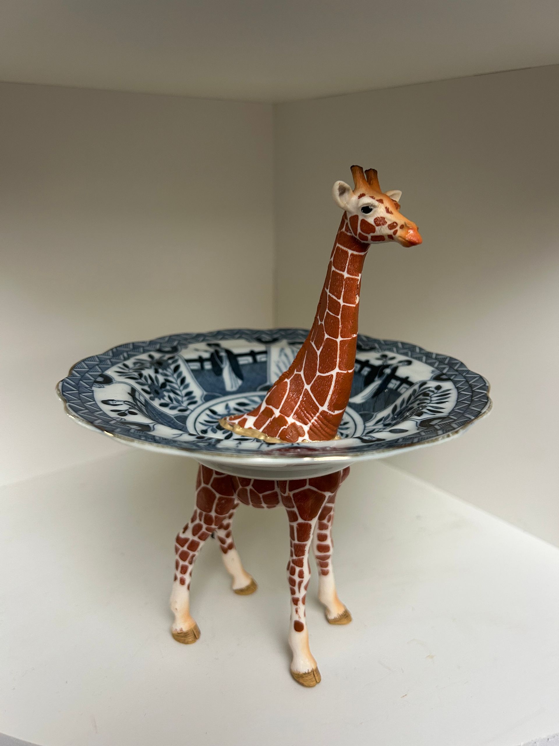 Giraffe 18 cm - classic blue/white Chinese Geisha bowl, 14.5 cm, with gold rim