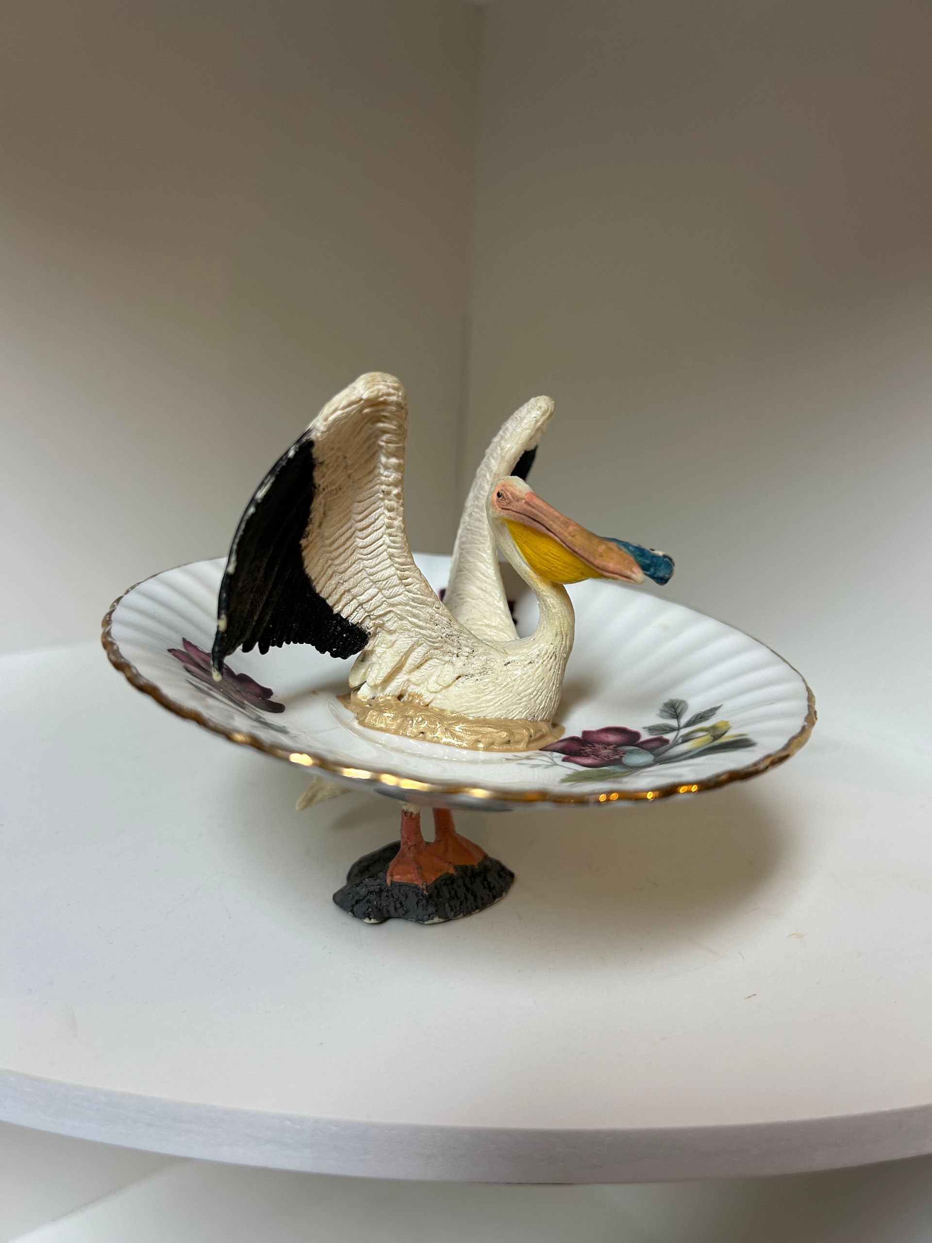 Pelikaan - klassisches weißes Schälchen mit Blumenmuster und goldenem Rand, 12 cm Durchmesser