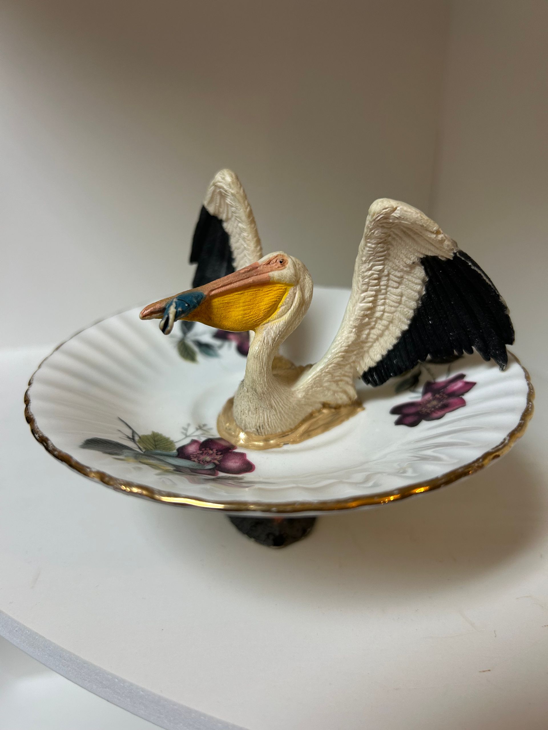 Pelikaan - klassisches weißes Schälchen mit Blumenmuster und goldenem Rand, 12 cm Durchmesser