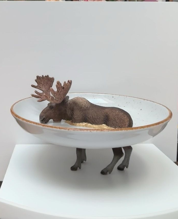 Eland linksom kijkend - wit/creme gespikkelde schaal