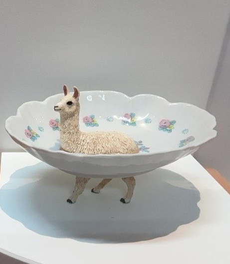 Witte alpaca - klassiek gebloemd ovalen schaaltje