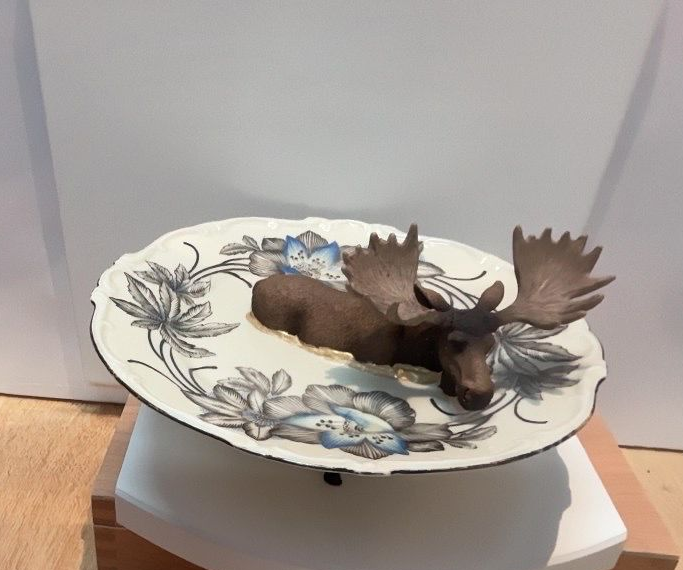 Eland groot gewei - antiek grijs/blauw gebloemde schaal