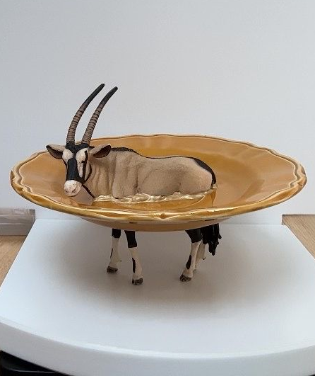 Spiesbok - mosterdgeel geschulpt schaaltje (17 cm doorsnee)