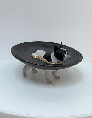 Franse bulldog zwart/wit - klein zwart schaaltje 10 cm