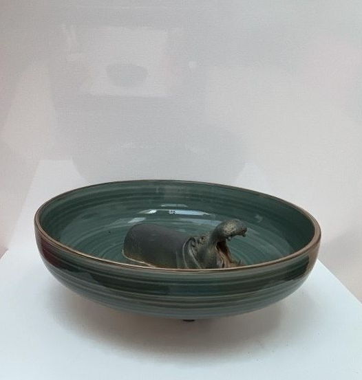 Hipopótamo de boca abierta (cabeza recta o inclinada) - plato profundo verde