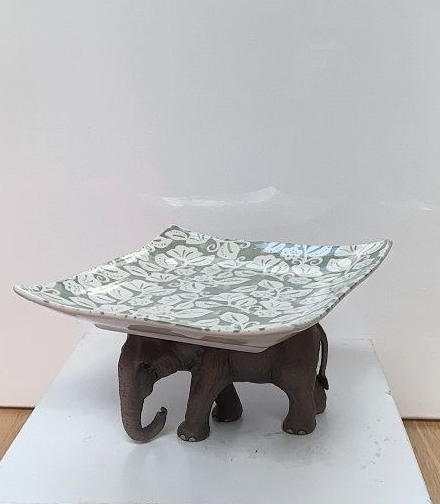 olifant orejas pequeñas - cuenco cuadrado verde claro con motivo de flores blancas de 16 x 16 cm