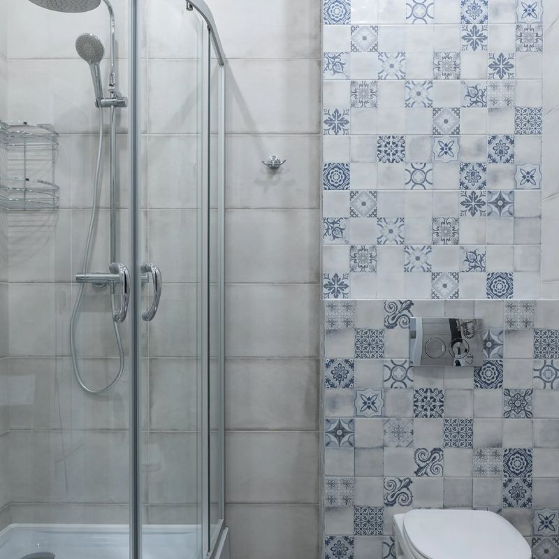 A bathroom with a bathtub and a towel on the side.