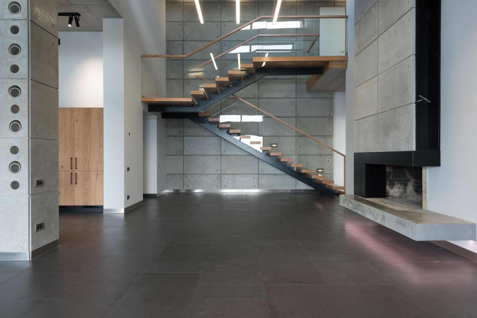 Custom floating staircase with steel stringer and open risers