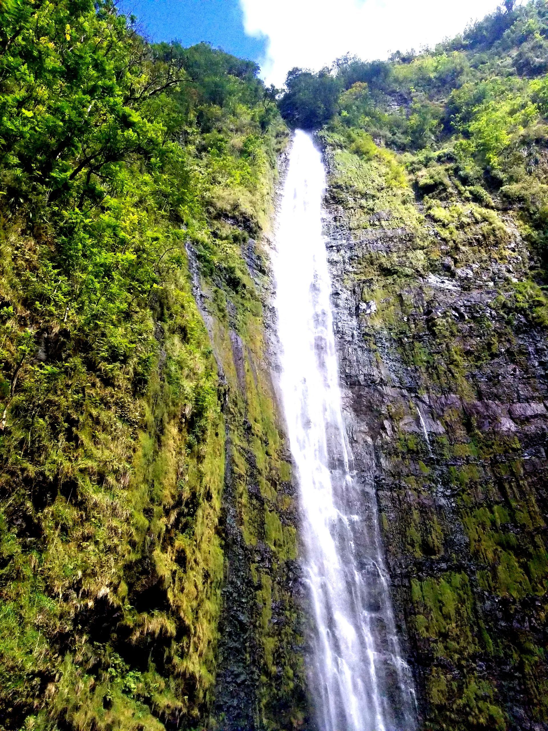 Local guided hike experience for couples retreat excursion