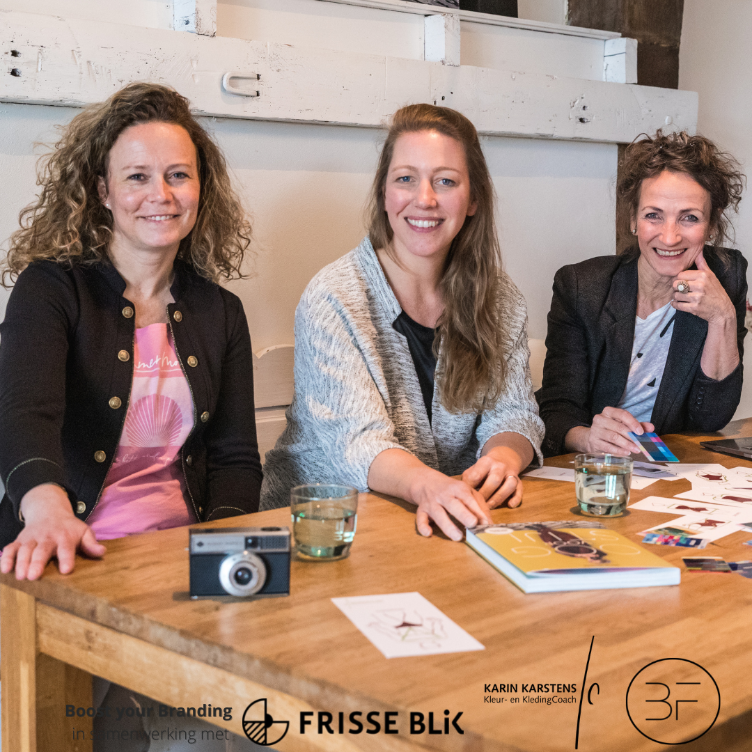 Drie vrouwen promoten Boost your Branding