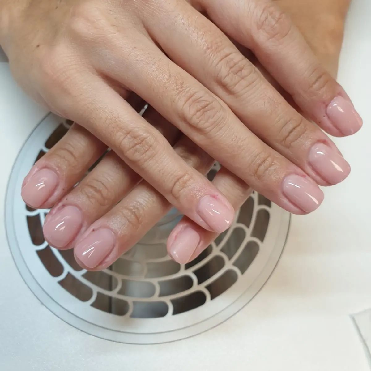 applicazione smalto