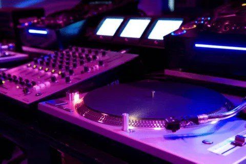 DJ