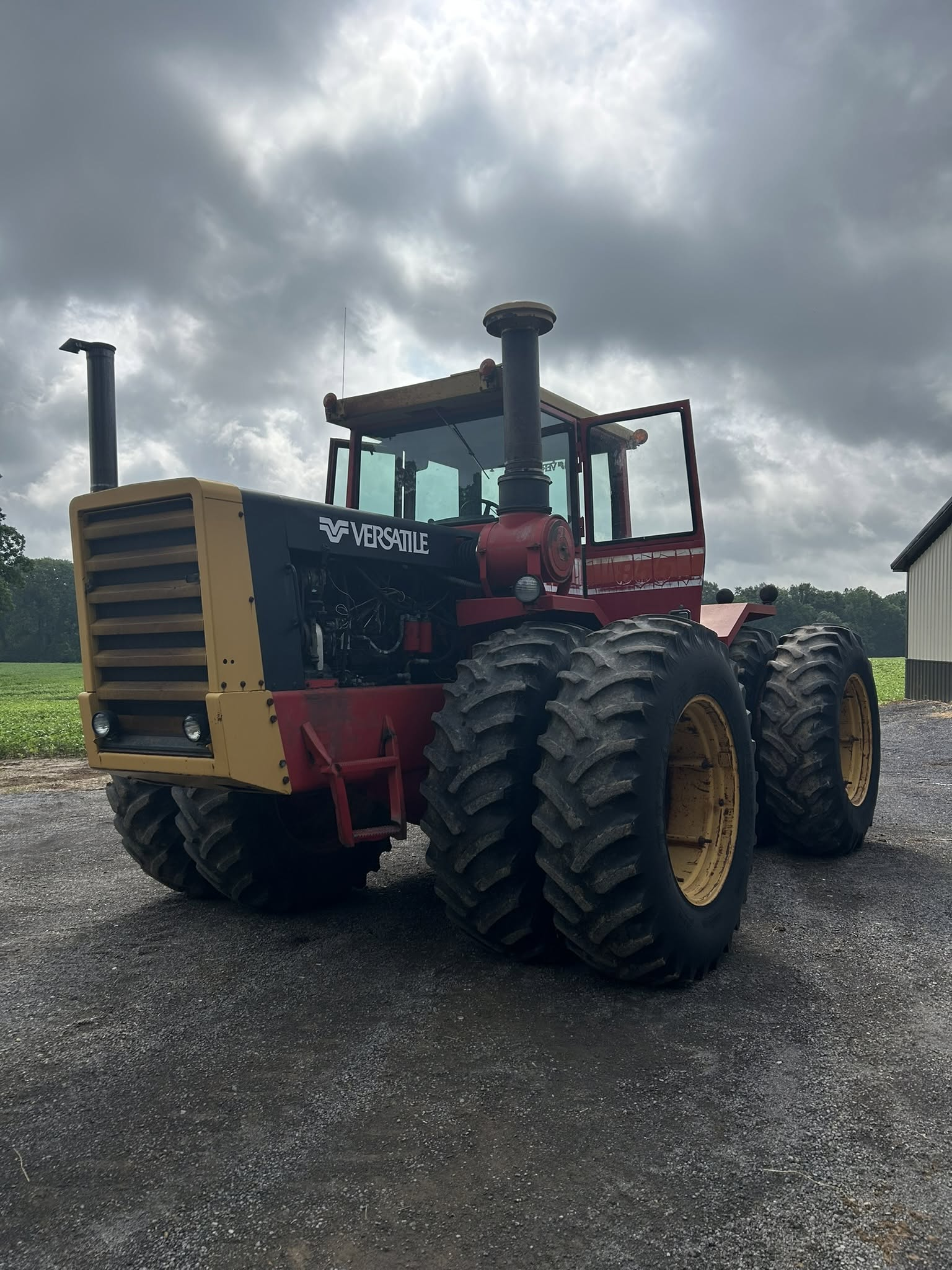 Versatile 855 Tractor