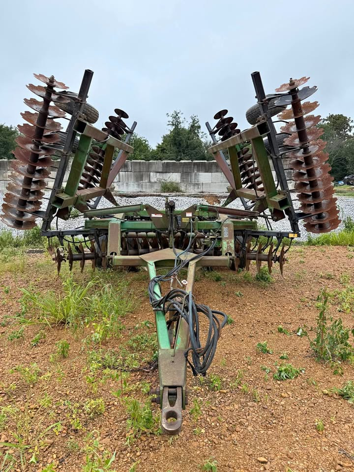 John Deere 630 Disk