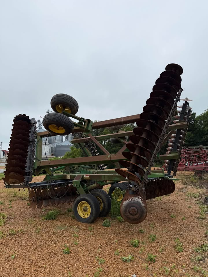 John Deere 630 Disk