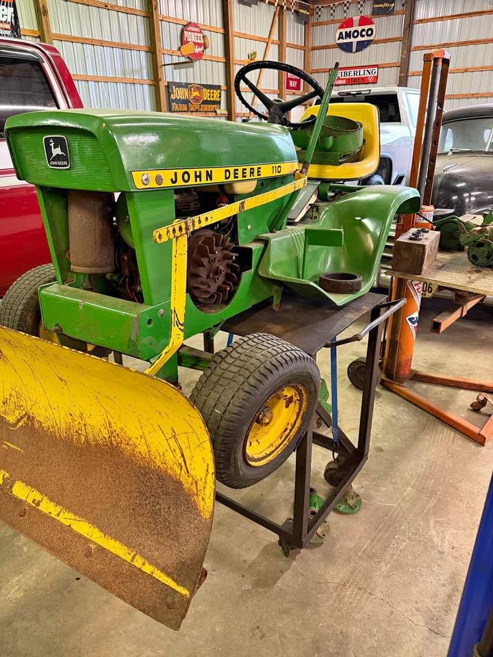 John Deere 110