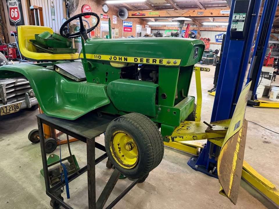 John Deere 110