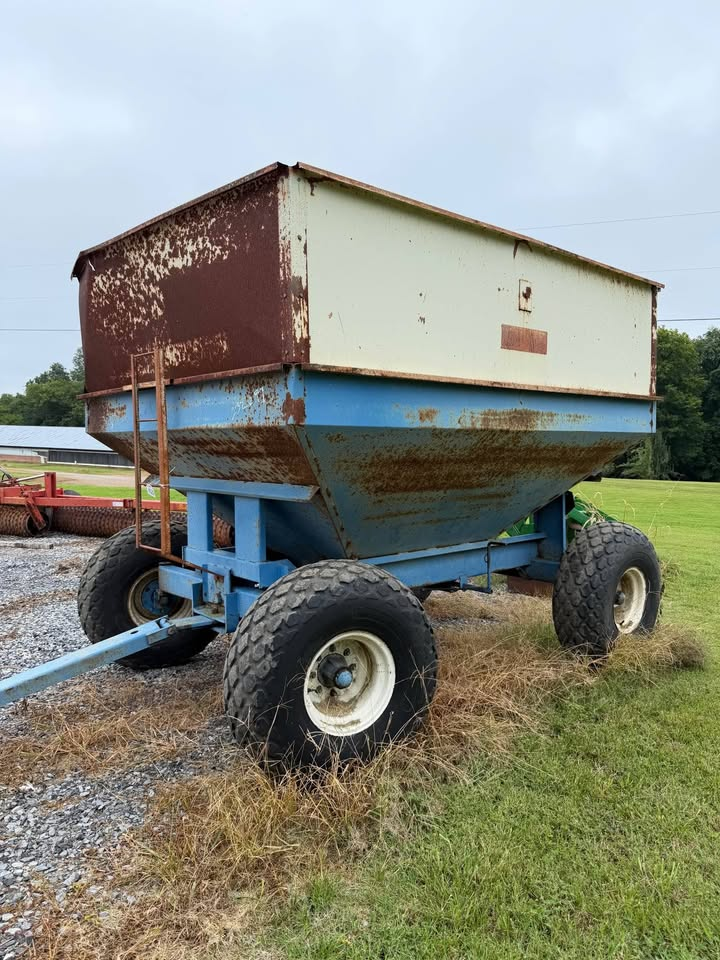 Center Dump Gravity Wagon