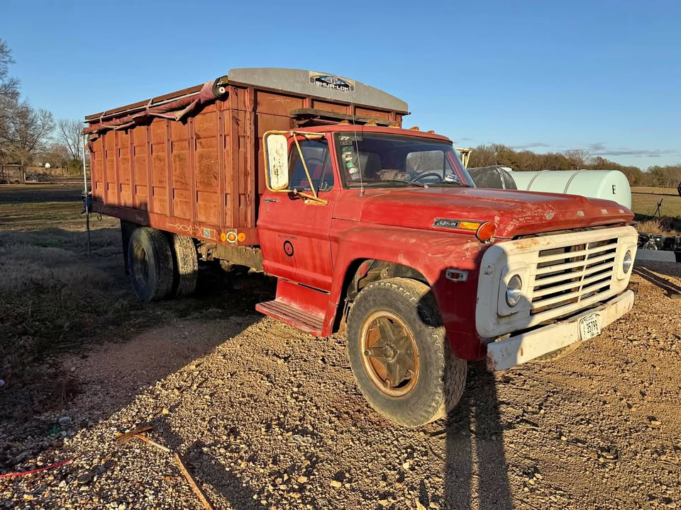 Ford F600 Grain Truck
