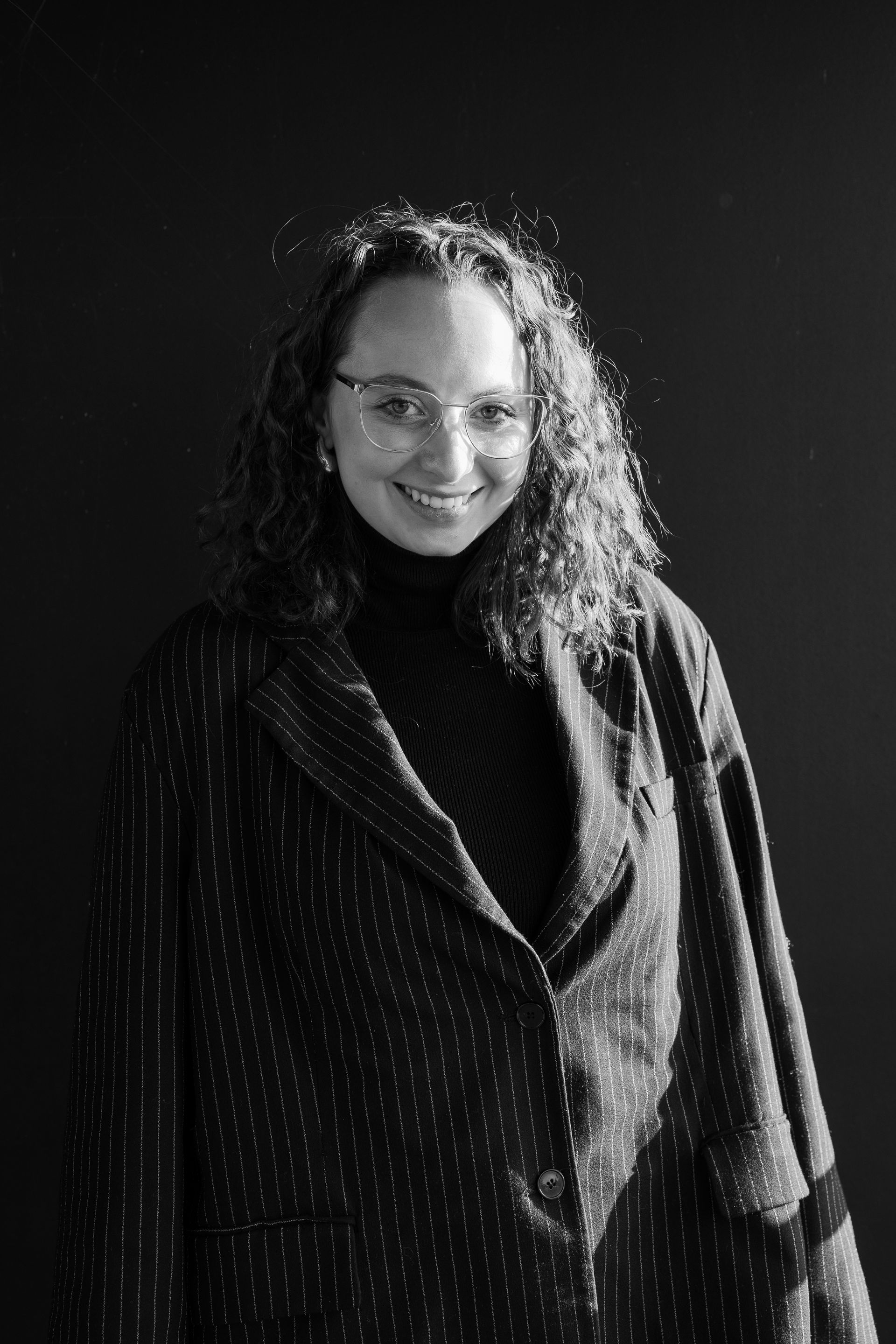 Nora - commercial pour l'agence VERSUS Communication