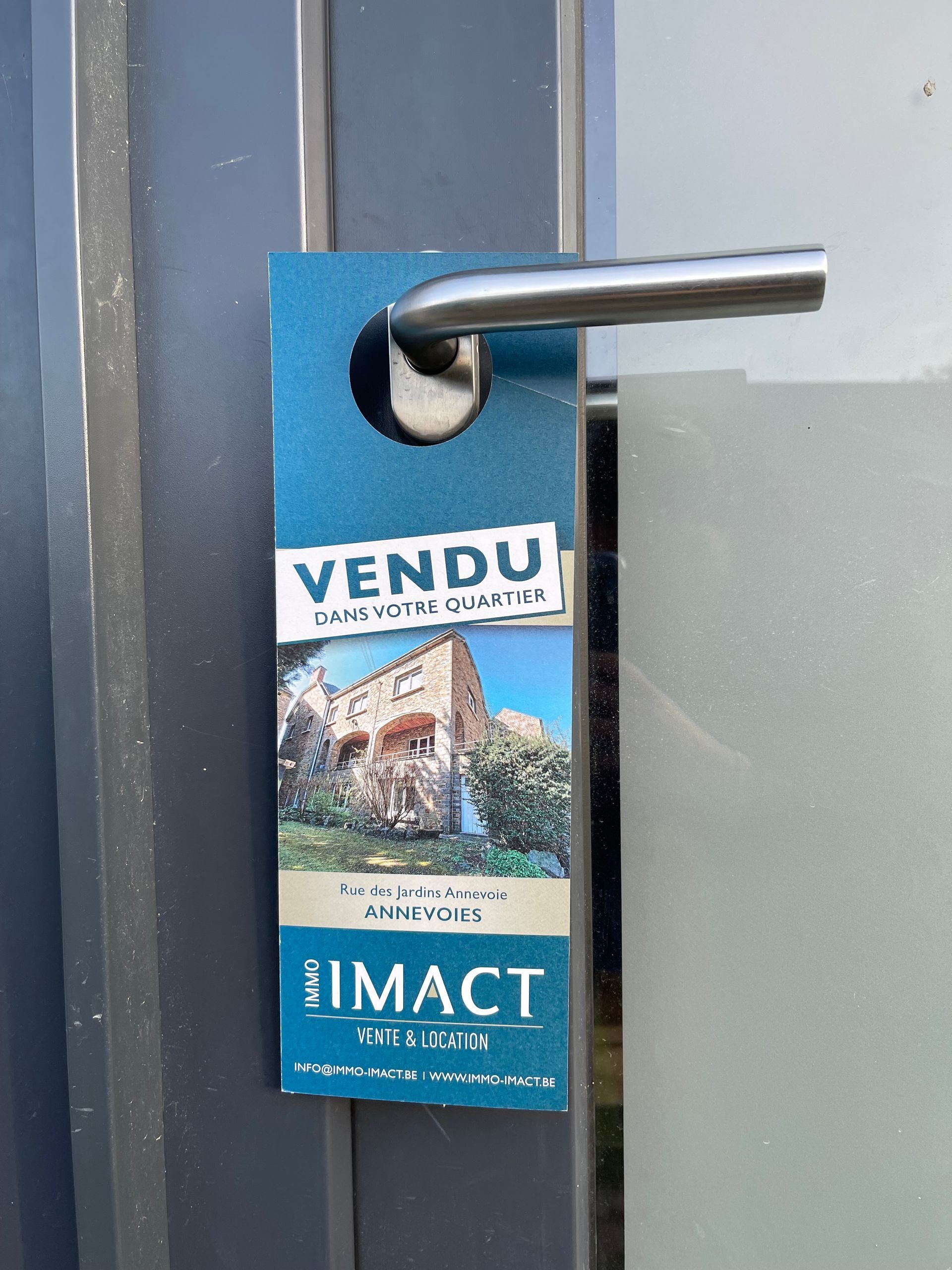 Accroche porte publicitaire - distribution toutes-boîtes